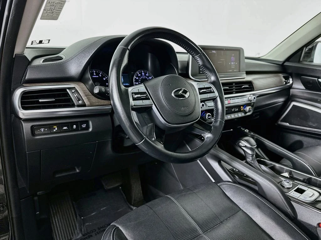 Used 2020 Ebony Black Kia EX image 10