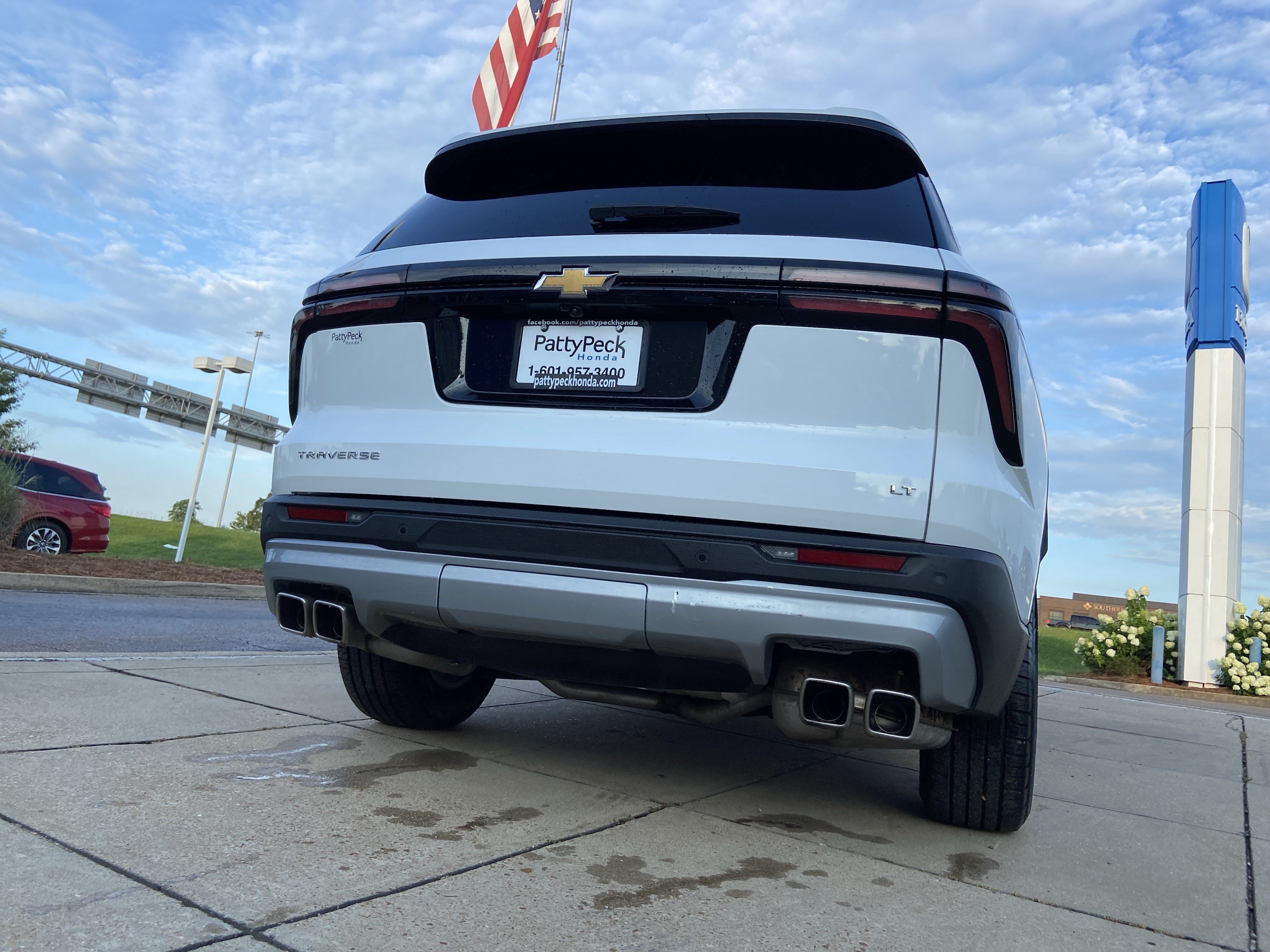 Used 2024 Summit White Chevrolet FWD LT image 54