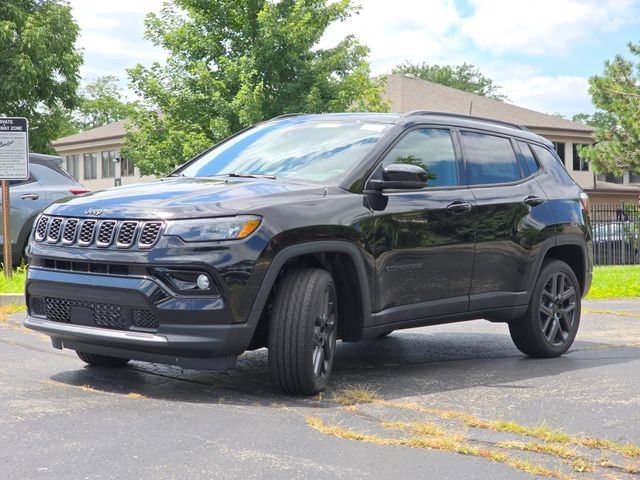New 2026 Diamond Black Crystal Pearl-Coat Exterior Paint Jeep Limited image 25