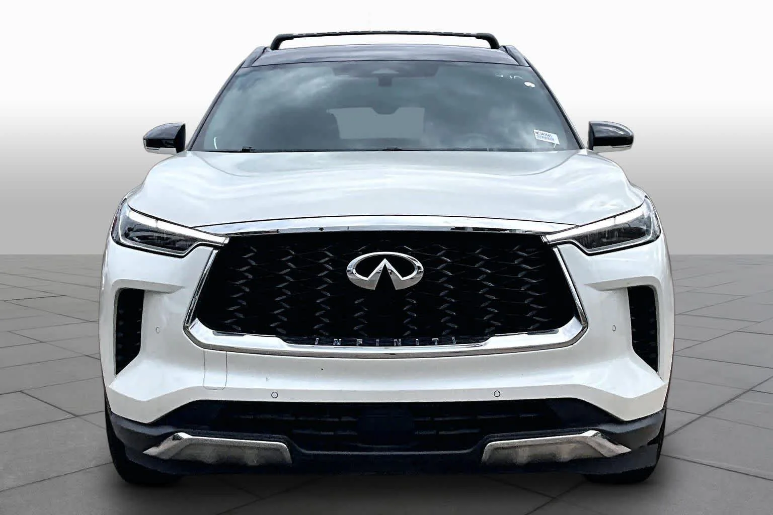 Used 2022 Majestic White/Black Obsidian INFINITI AUTOGRAPH image 4