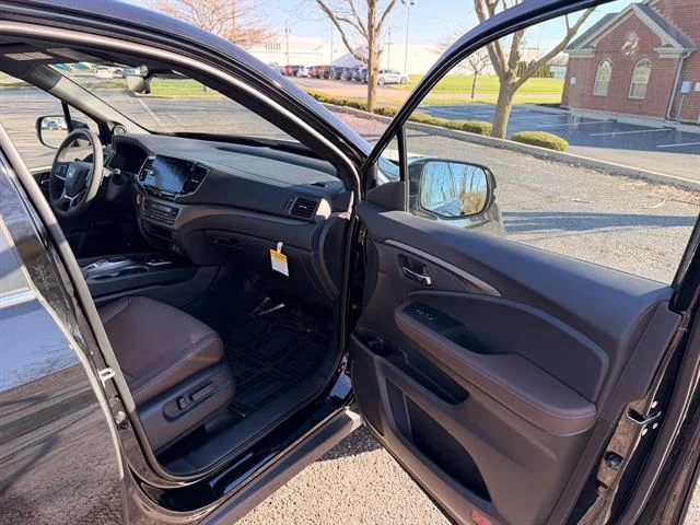 Certified Used 2026 CRYSTAL BLACK Honda RTL image 16