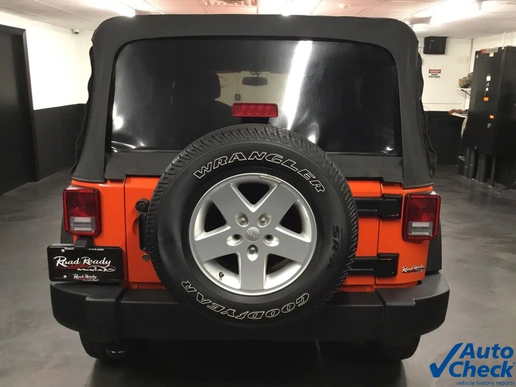 Used 2015 Orange Jeep Unlimited Sport image 9