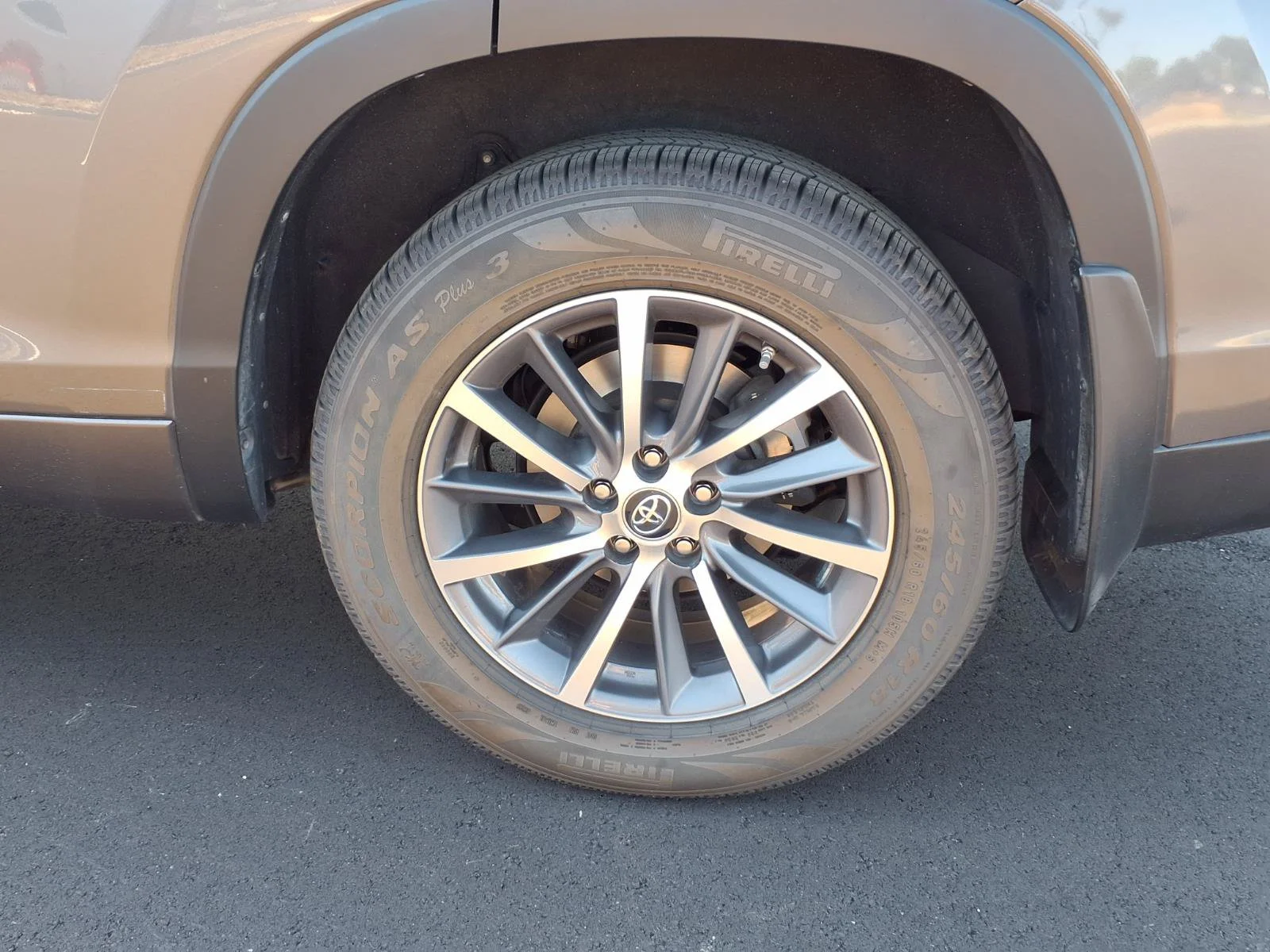 Certified Used 2018 Predawn Gray Mica Toyota XLE image 19