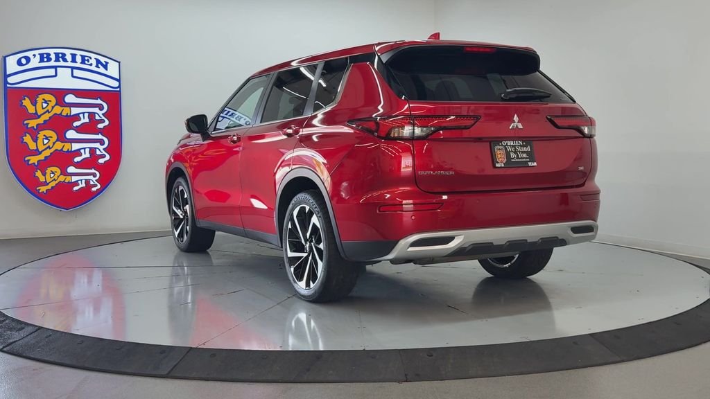 Used 2022 Red Mitsubishi  image 6