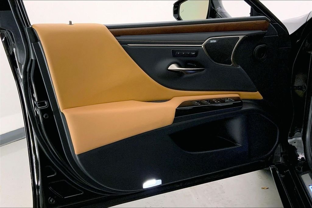 Used 2025 Obsidian Lexus 350 Ultra Luxury image 24