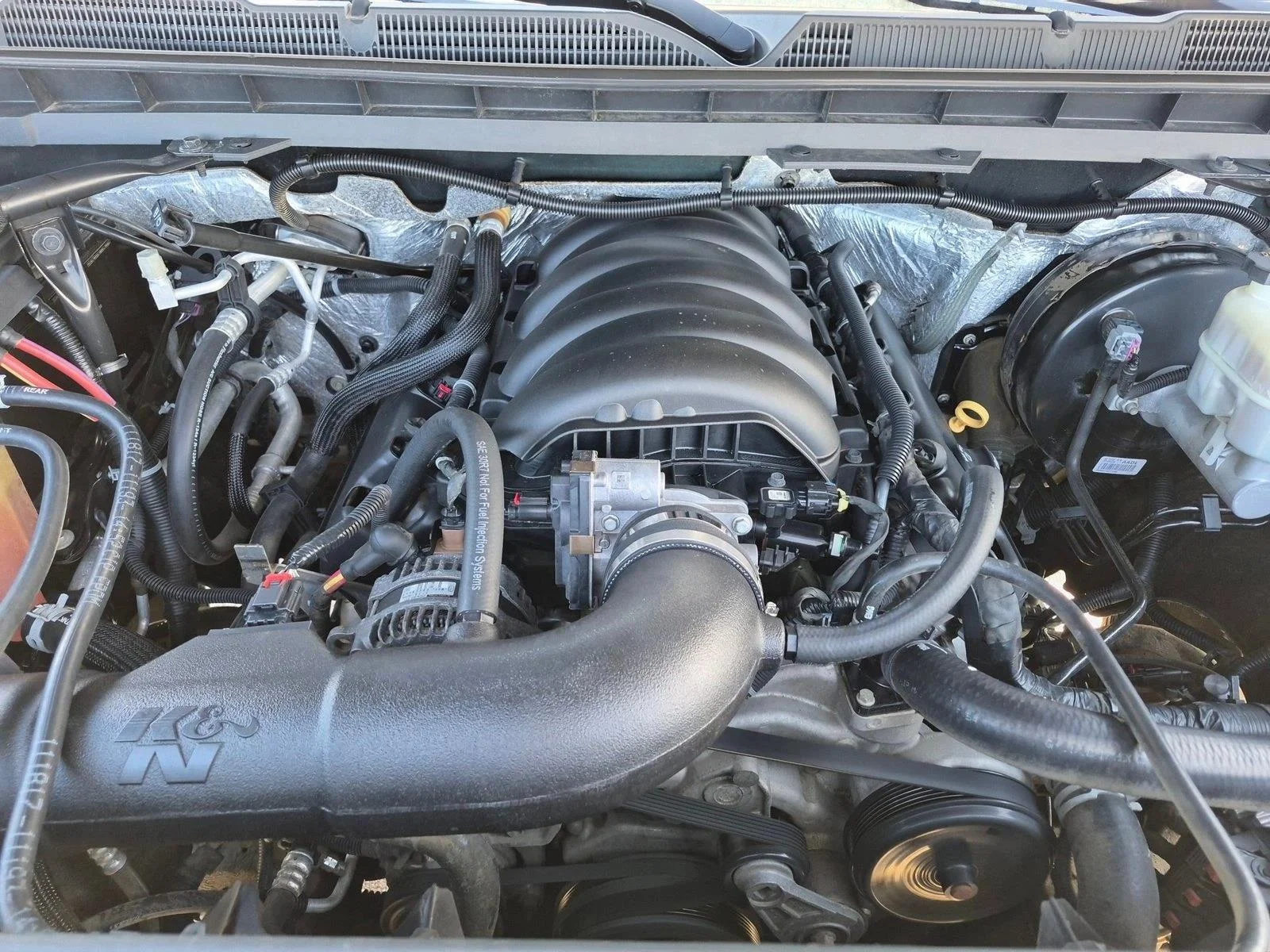 Used 2018 Graphite Metallic Chevrolet LT image 21