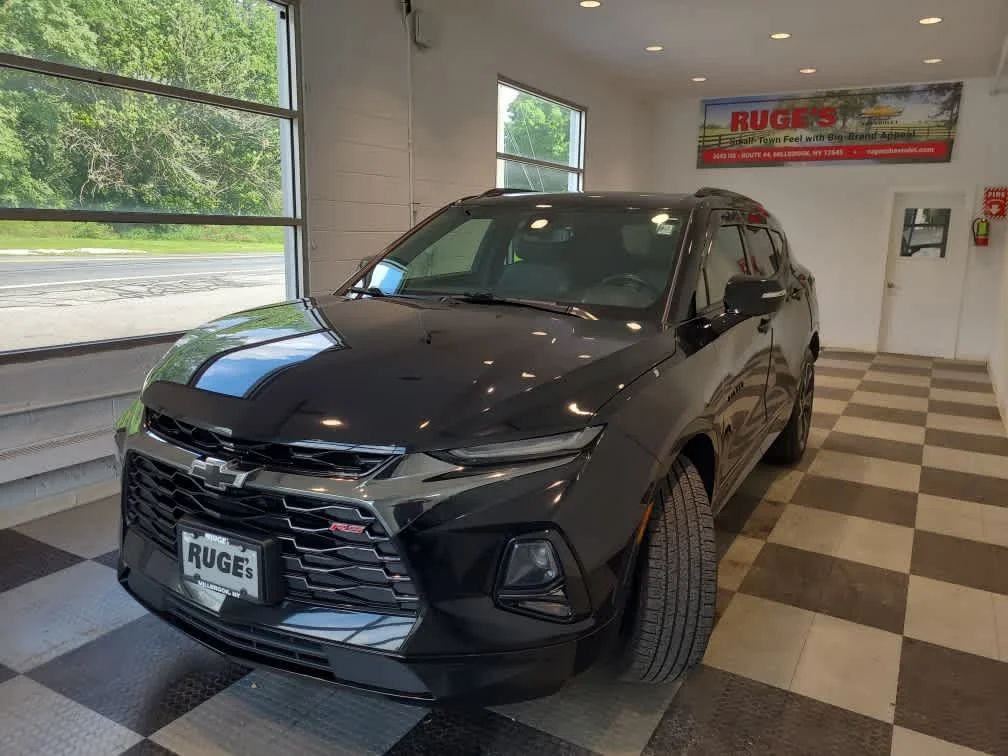 Used 2022 Black Chevrolet RS image 2
