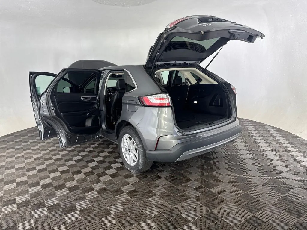 Used 2023 Gray Ford SEL image 18