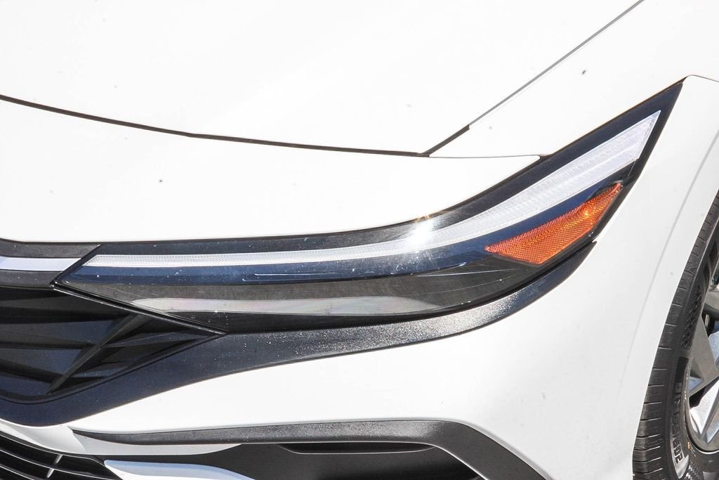Used 2024 White Hyundai SEL image 5