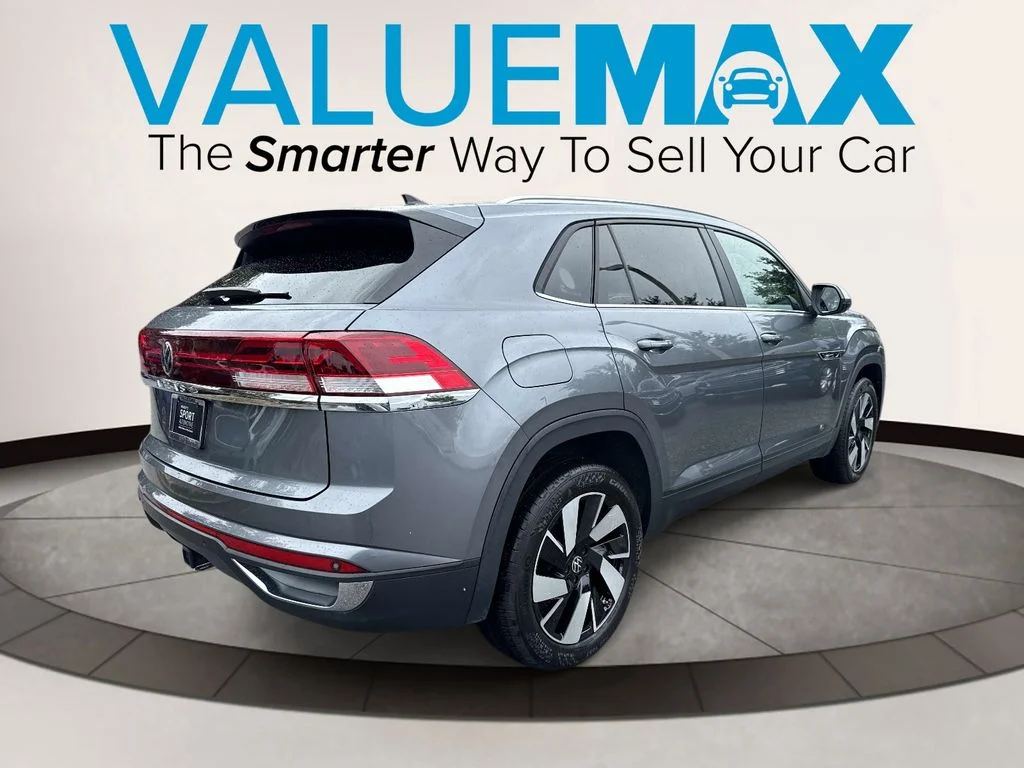 Used 2024  Volkswagen 2.0T SE w/Technology image 3