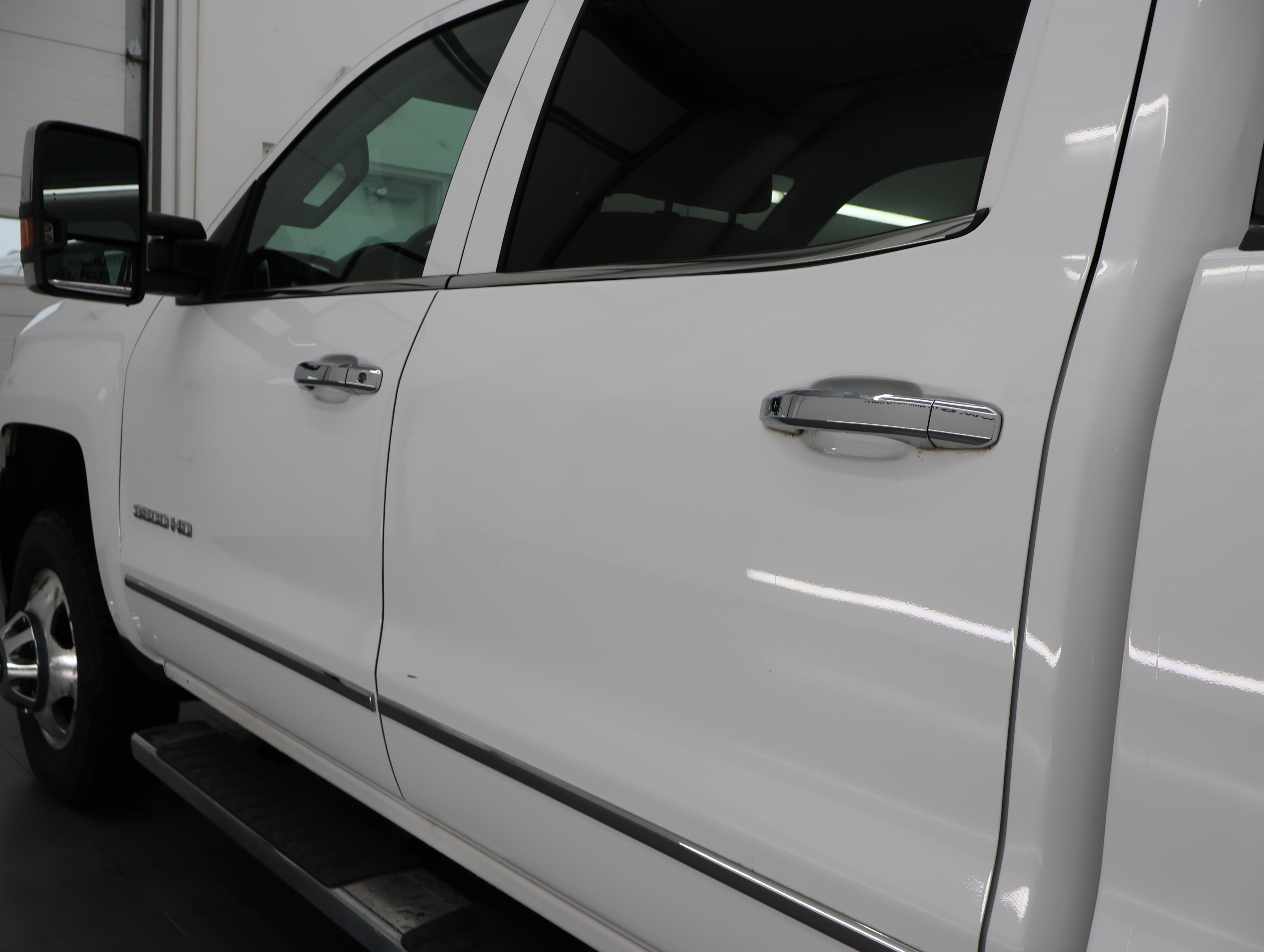 Used 2017 Summit White Chevrolet 4x4 Crew Cab LTZ DRW: CREW-LONG-DRW-LTZ-6.6L DIESEL-4WD-NAV image 32