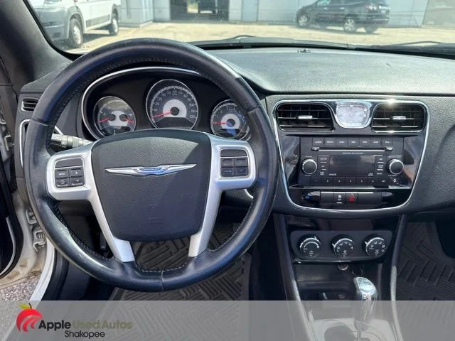 Used 2012 White Chrysler Touring image 9