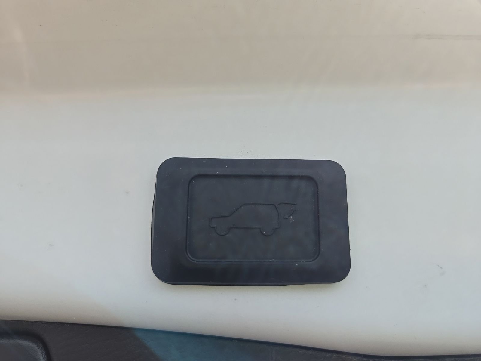 Used 2025 White Toyota XLE image 12