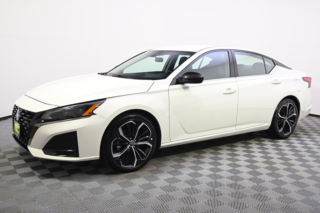 Used 2024 Nissan Altima SR with VIN 1N4BL4CV4RN420509 for sale in St. Louis Park, Minnesota