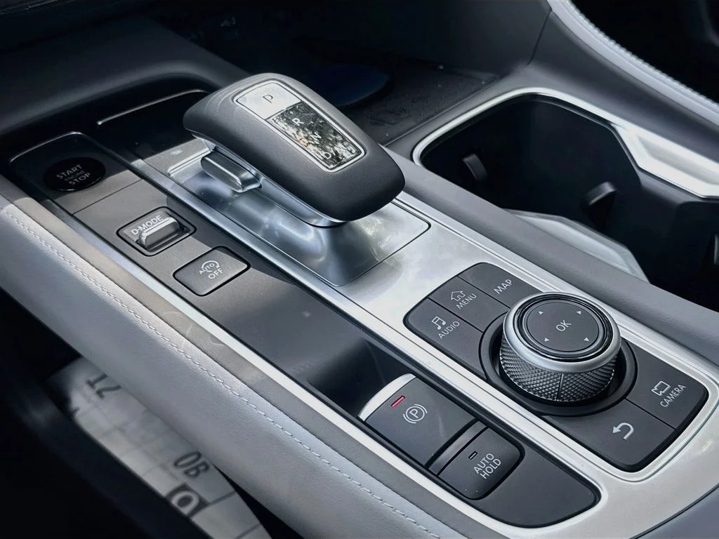 New 2027 MINERAL BLACK INFINITI Luxe FWD image 17
