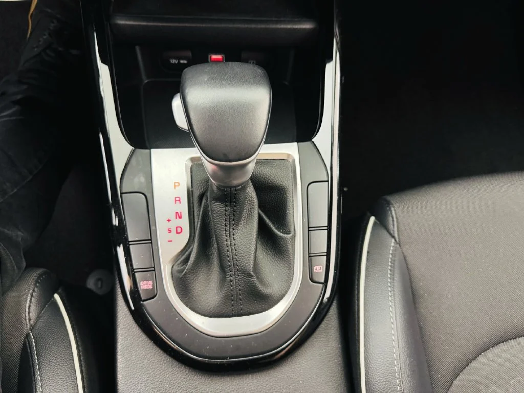 Used 2023 White Kia GT-Line image 18