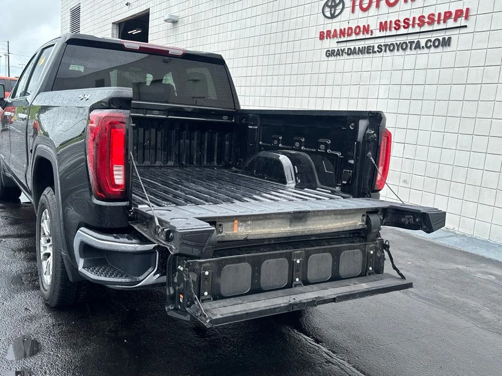 Used 2025 Black GMC SLT image 35