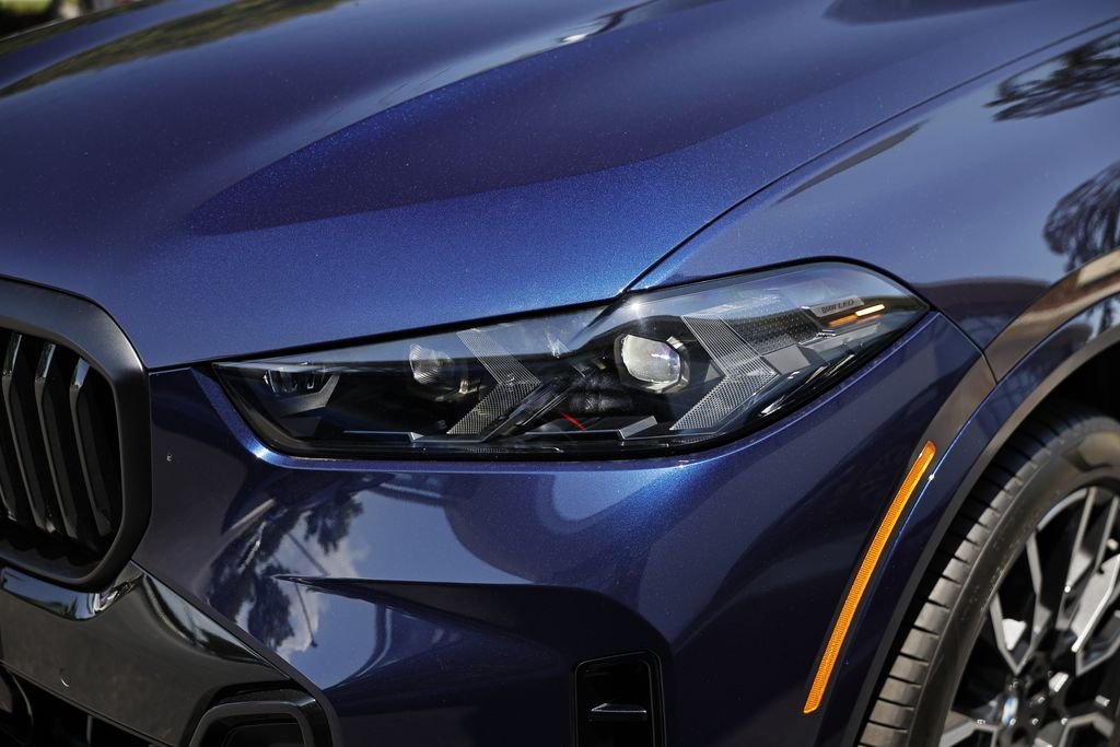 Used 2026 Tanzanite Blue II Met BMW xDrive40i image 12