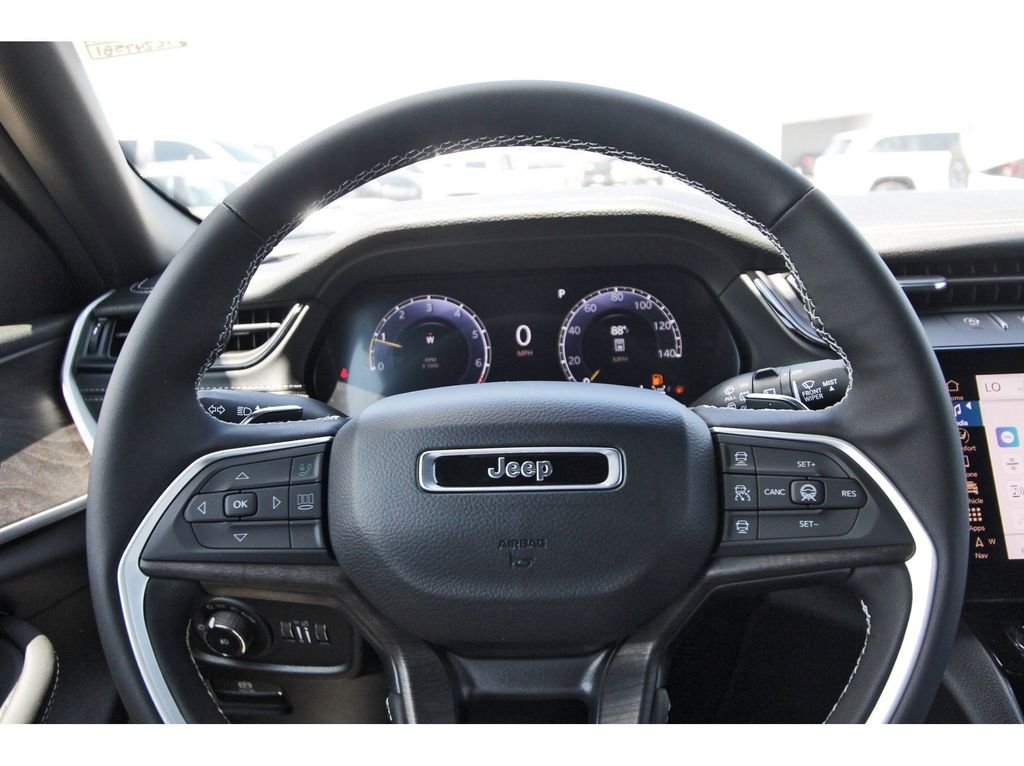 New 2026 Diamond Black Crystal Pearl-Coat Exterior Paint Jeep Limited Reserve image 13