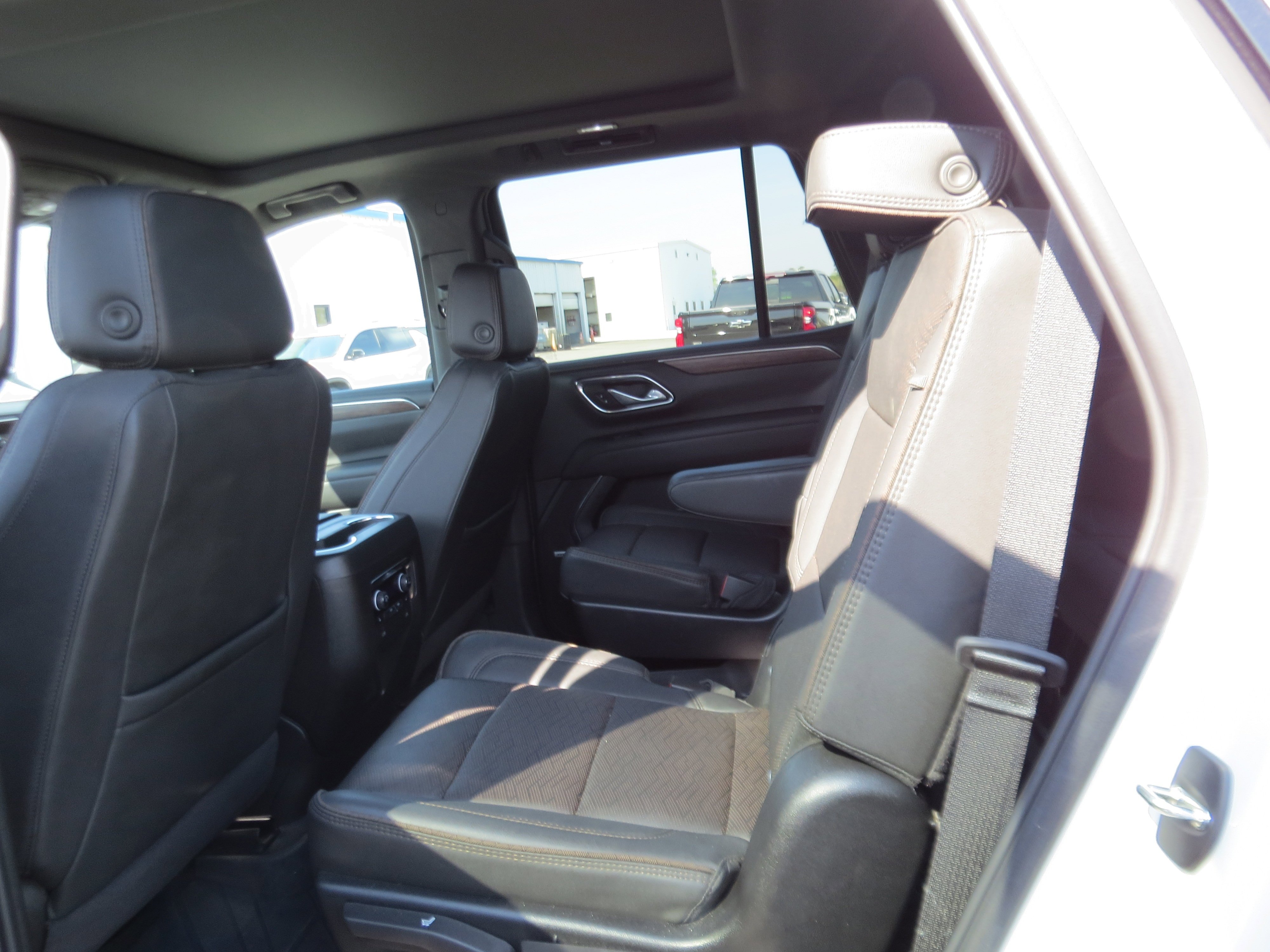 Used 2024 Iridescent Pearl Tricoat Chevrolet High Country image 15