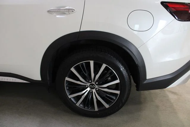 Used 2022 Black INFINITI Autograph image 31