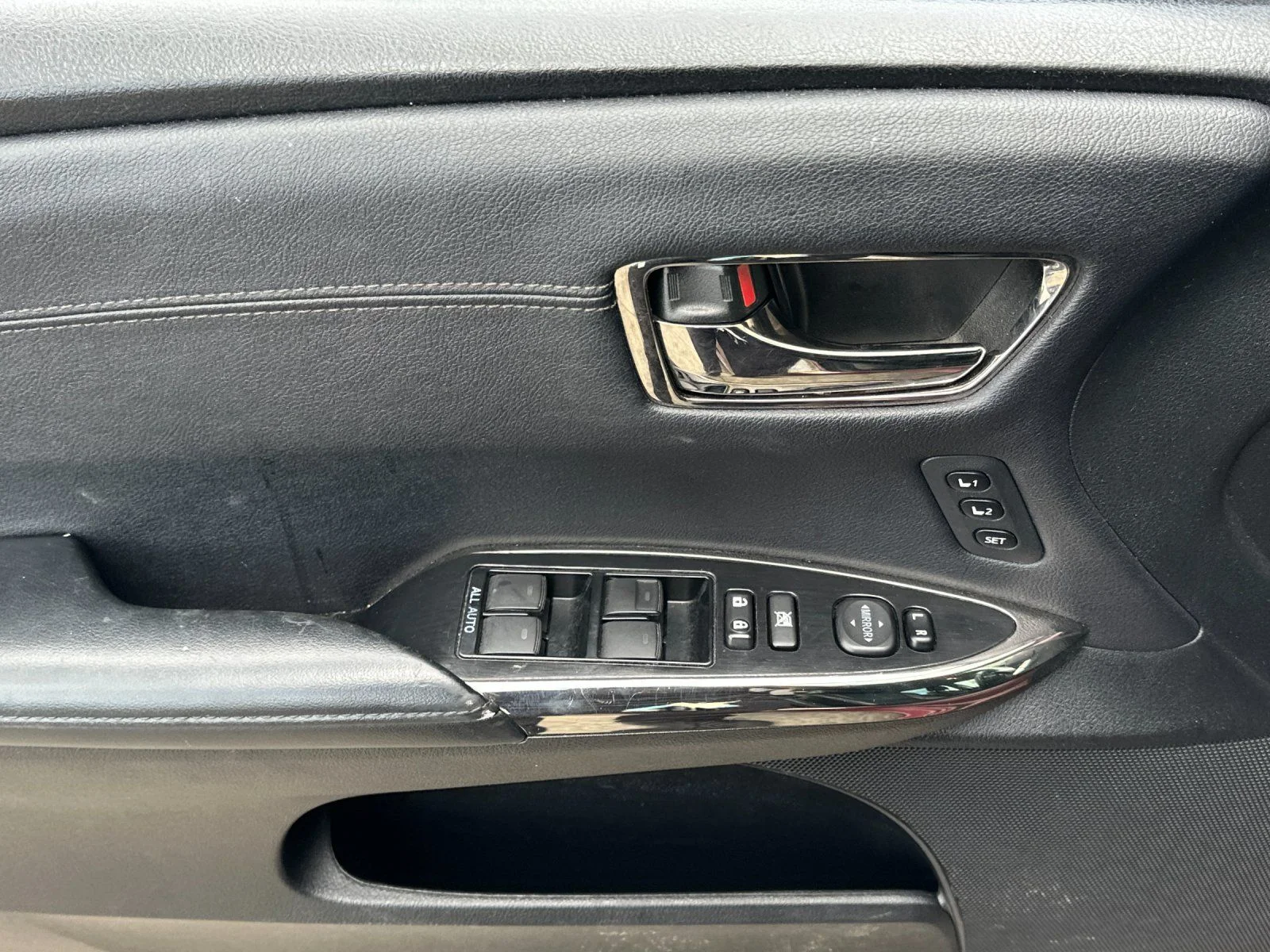 Used 2015 Mica Toyota XLE Touring image 10