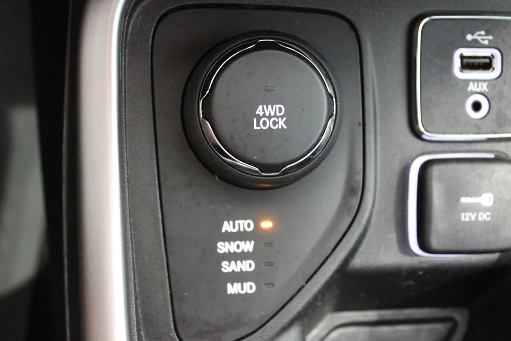 Used 2017 White Jeep Sport image 18