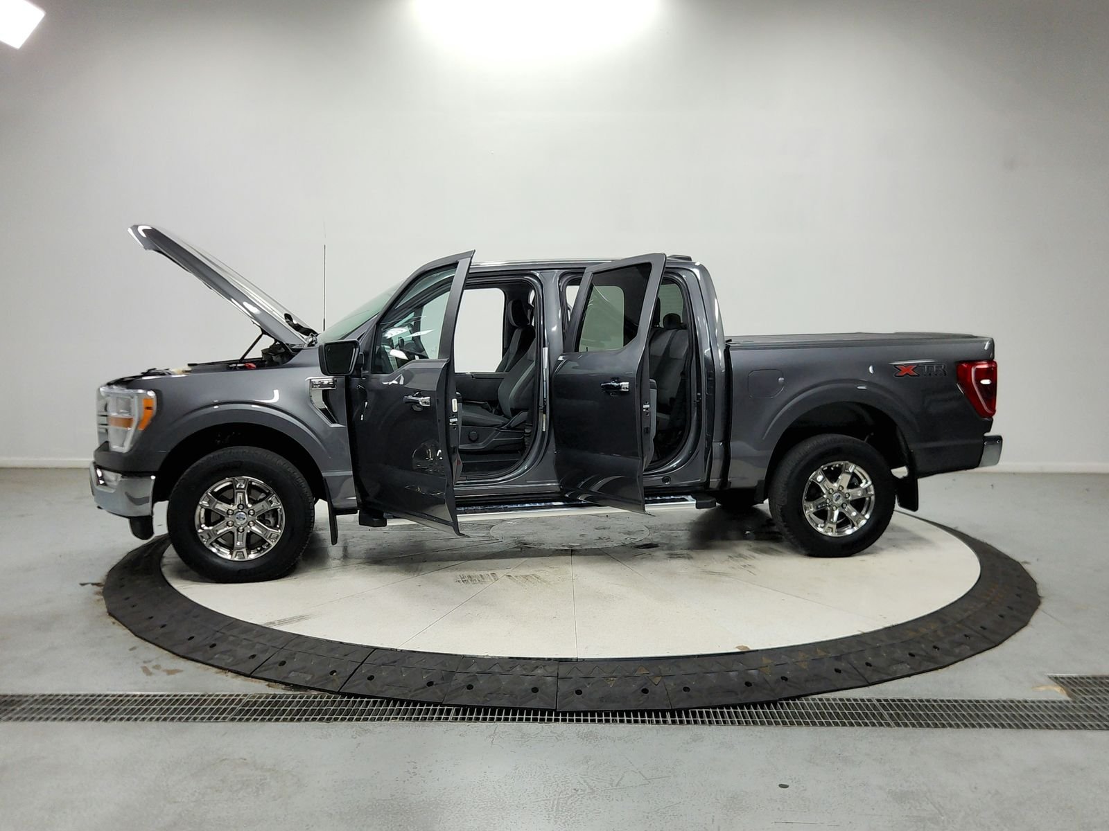 Used 2023  Ford XLT image 13