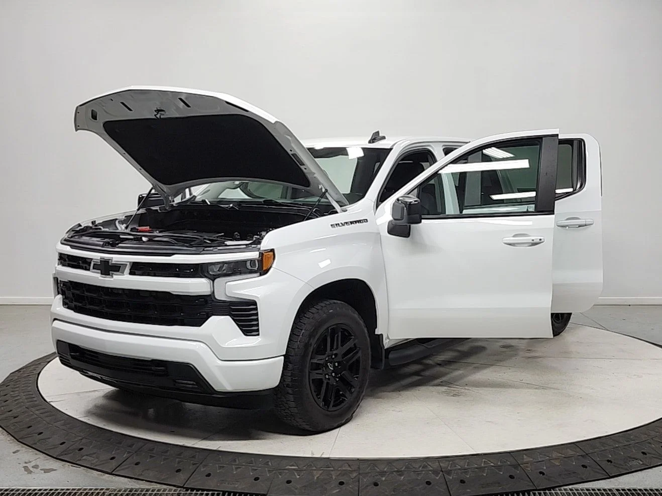 Used 2023 White Chevrolet RST image 11