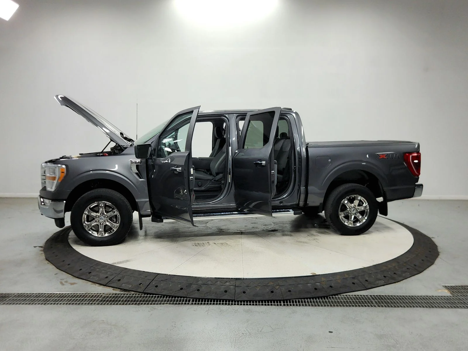 Used 2023  Ford XLT image 13