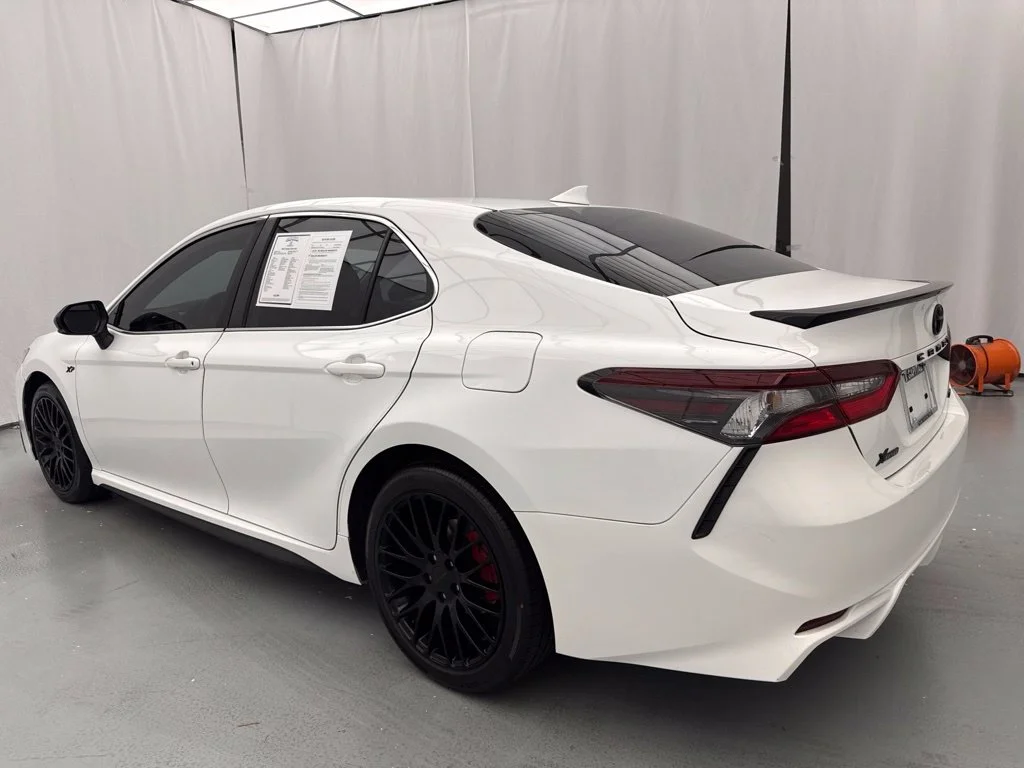 Used 2022 Off-white Toyota SE image 5