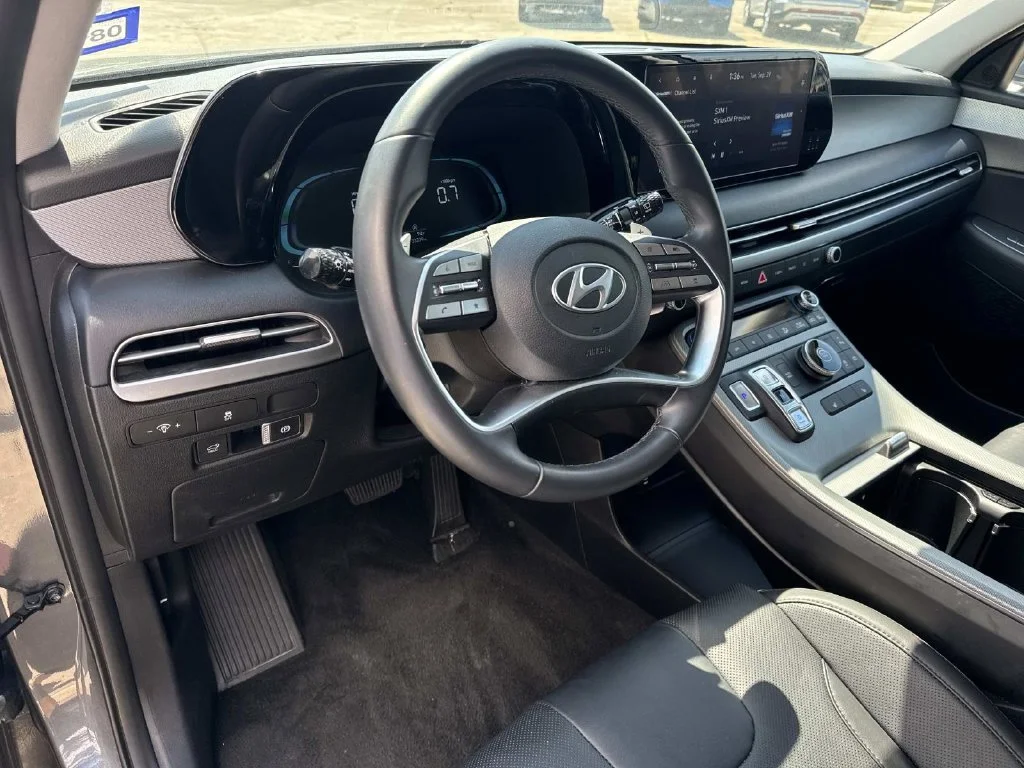 Used 2025 Gray Hyundai SEL image 31