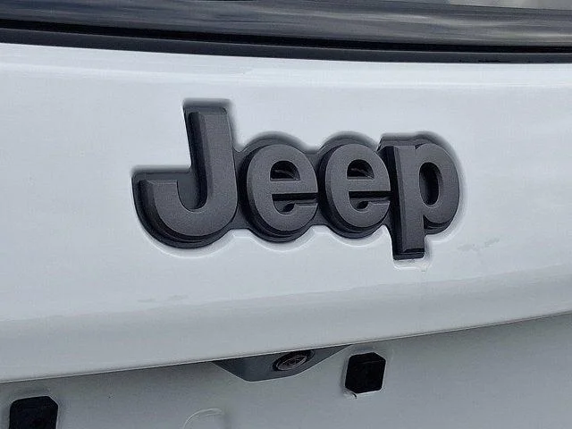 New 2026 Bright White Clear-Coat Exterior Paint Jeep Limited image 5