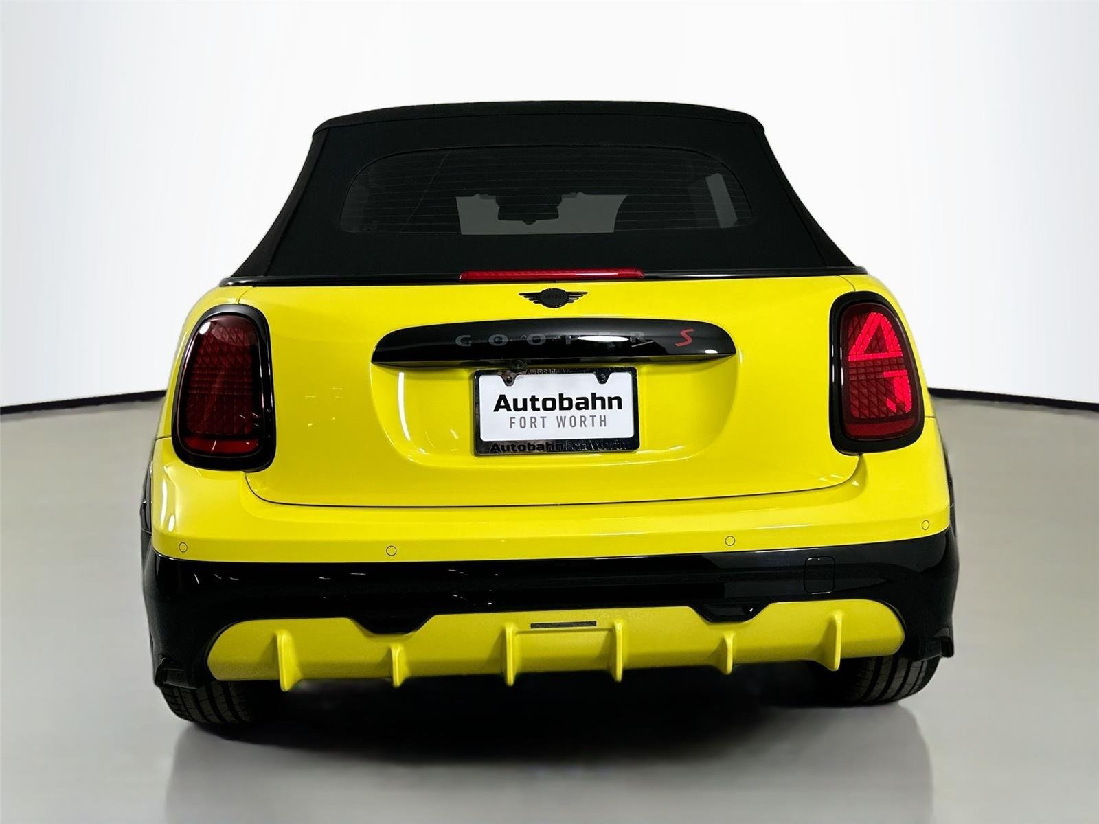 New 2026 Sunny Side Yellow MINI Iconic image 6