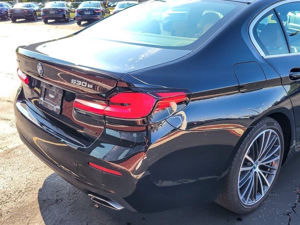 2023 BMW 530E - Image 5