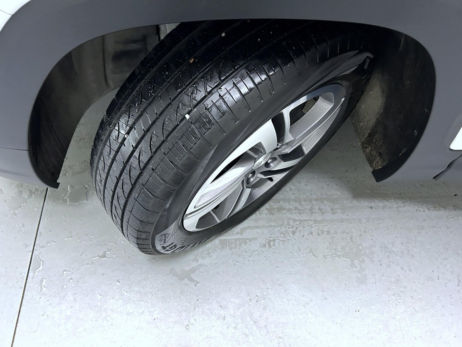 Used 2019 White GMC SLT image 23