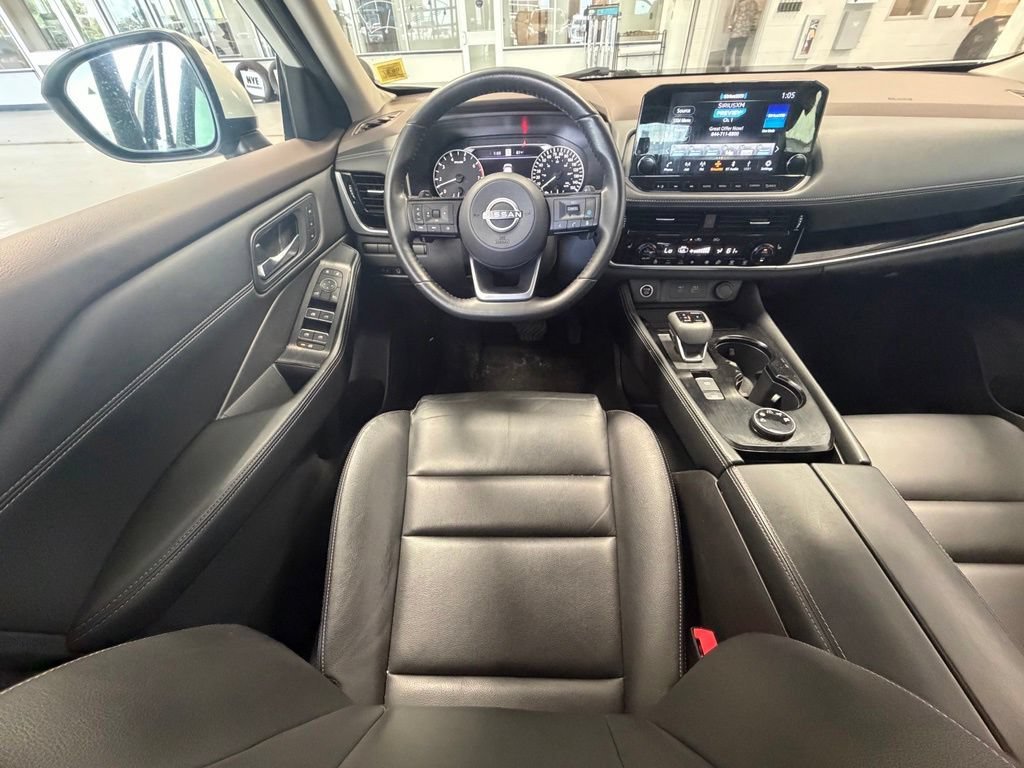 Used 2023 White Nissan SL image 10