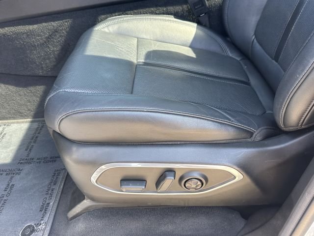 Used 2022 White Jeep Series II image 26