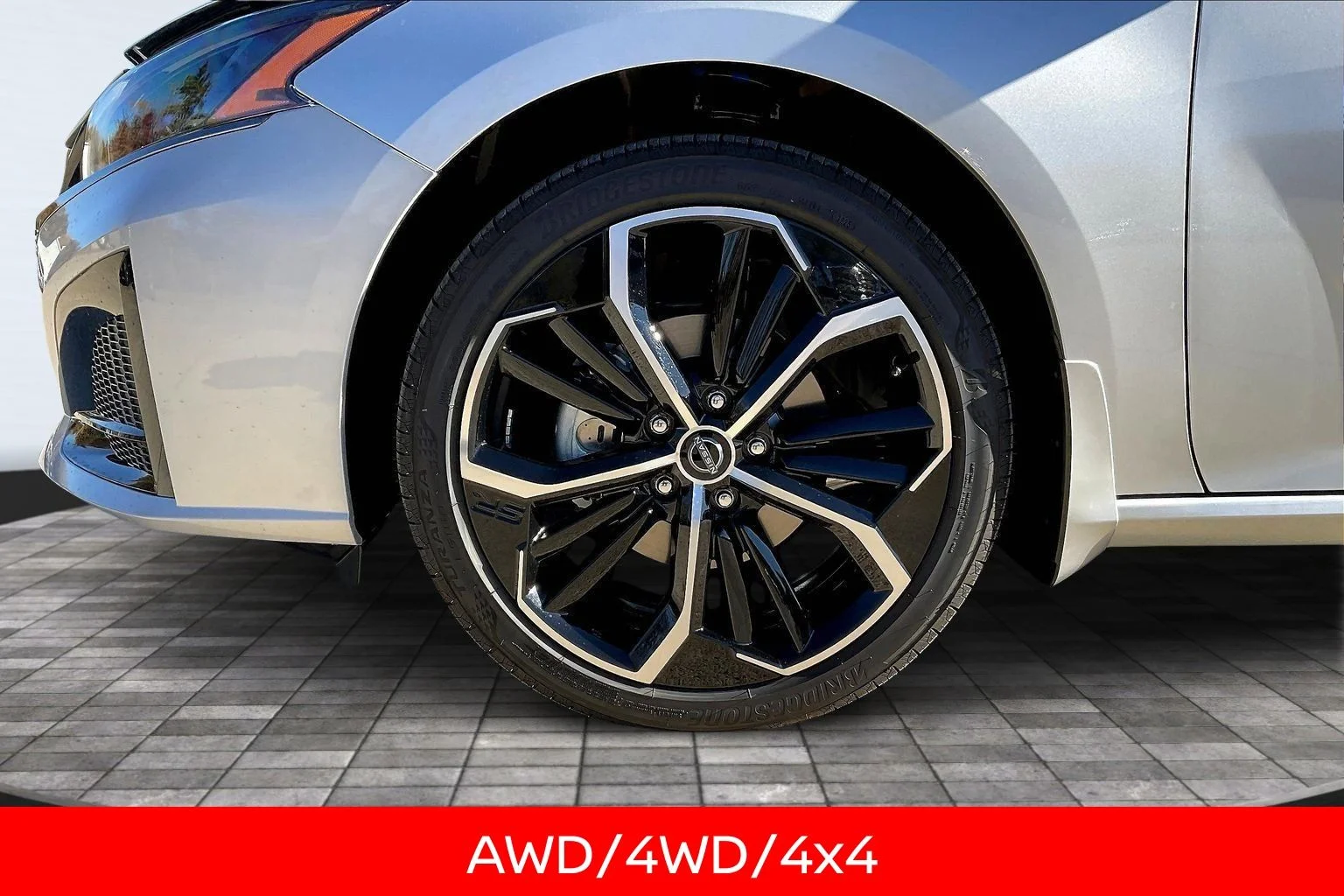 2025 Nissan Altima SR - Photo 16