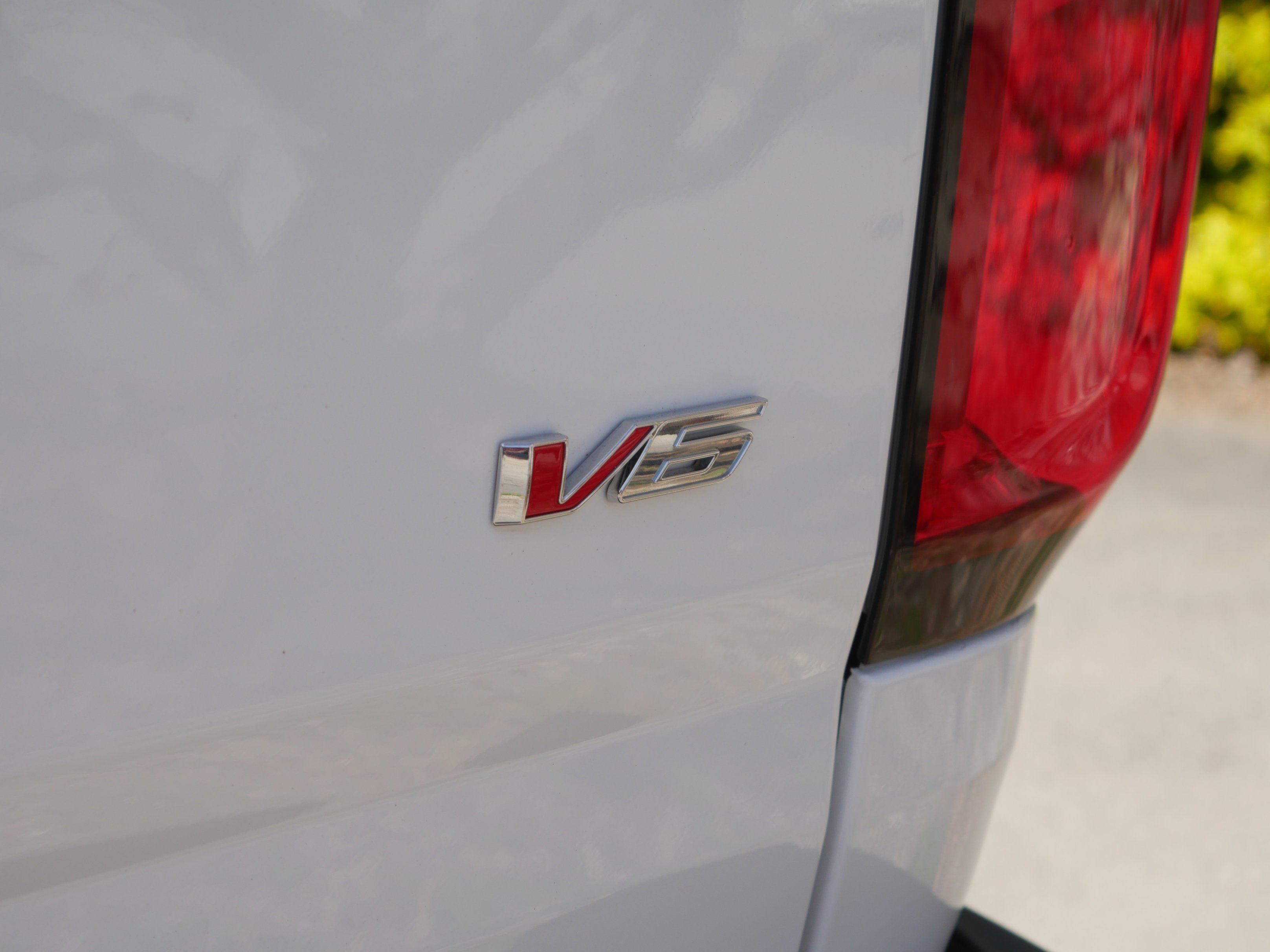 Used 2022 Summit White Chevrolet 4WD Z71 image 22