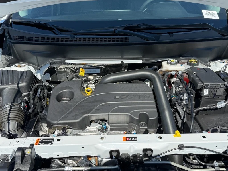 Used 2024 Summit White Chevrolet LT image 25