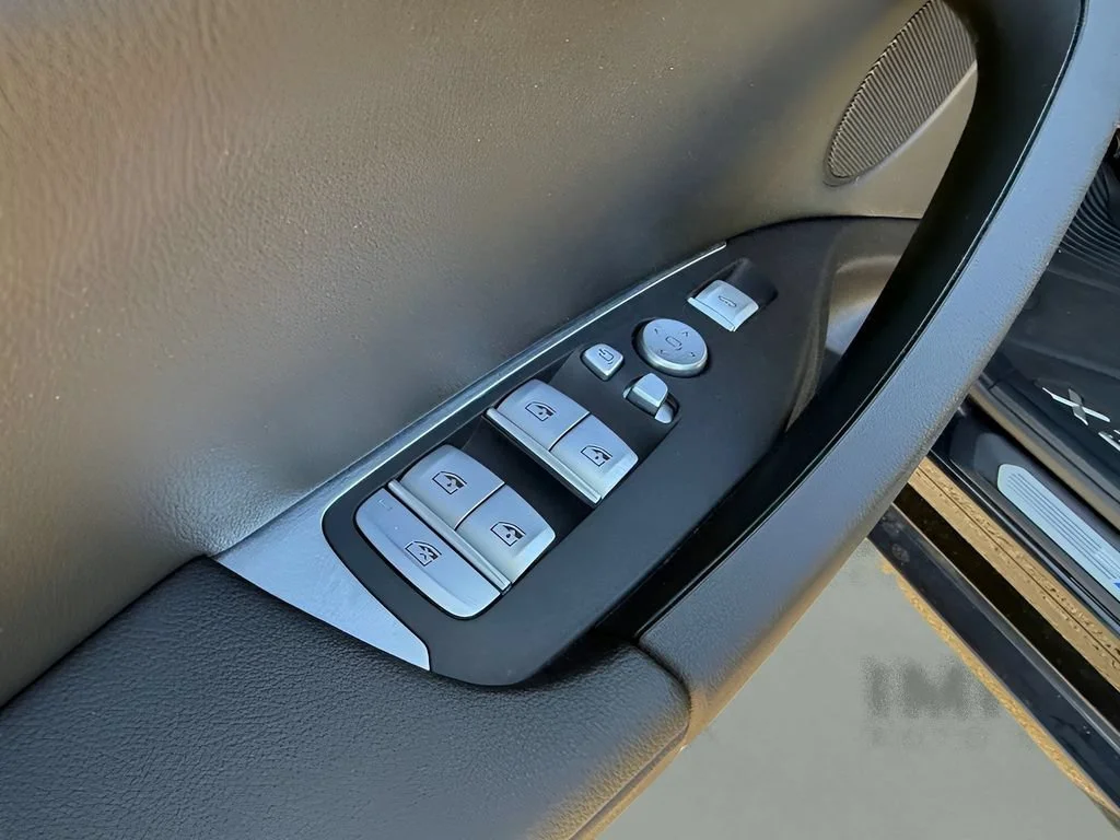 Used 2023  BMW xDrive30i image 23
