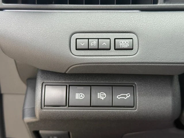 Certified Used 2026  Toyota Limited image 21