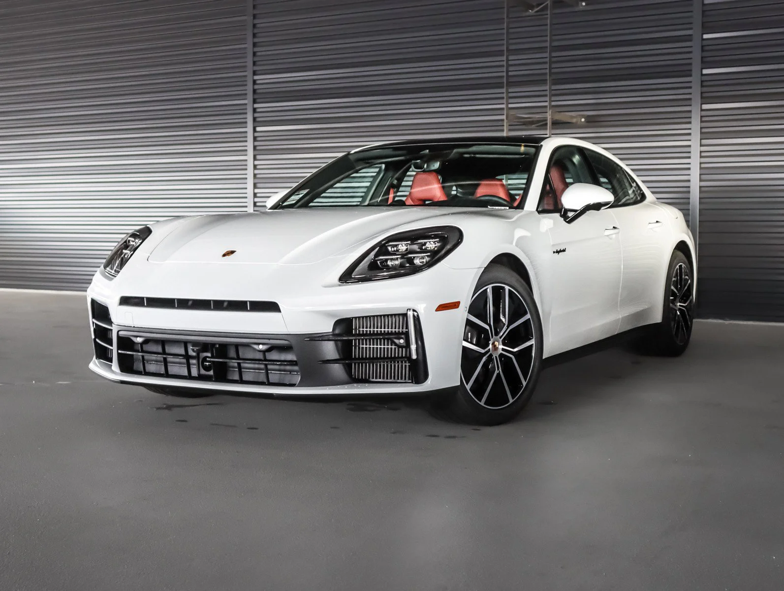 New 2026 Carrara White Metallic Porsche 4 E-Hybrid image 1