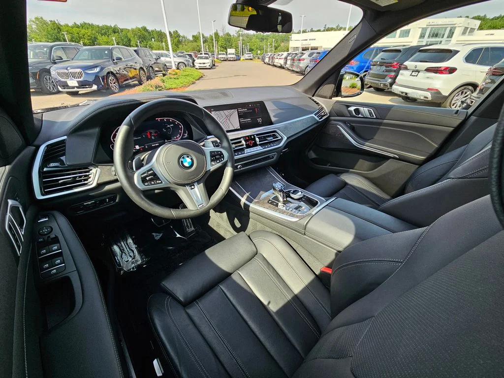 Certified Used 2022 Black Sapphire Metallic BMW xDrive40i image 27