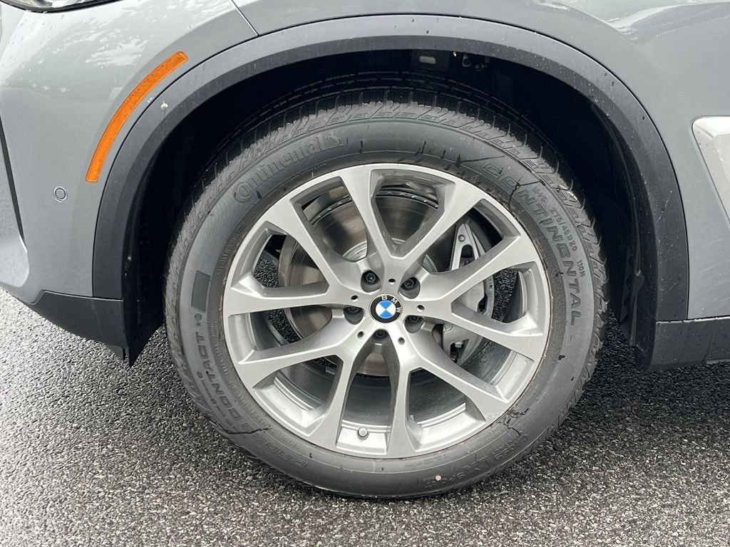 New 2026 Gray Metallic BMW xDrive40i image 10
