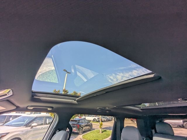 New 2027 Glacial White Pearl Kia X-LINE SX image 21