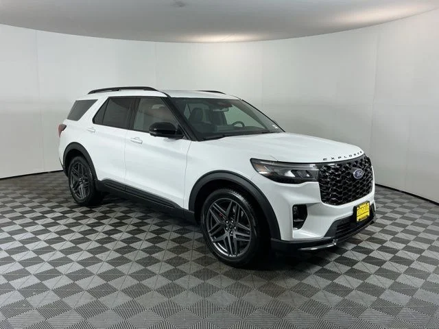 New 2026 Star White Metallic Tri-Coat Ford ST image 3