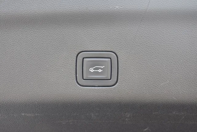 Used 2023 White GMC Denali Ultimate image 20