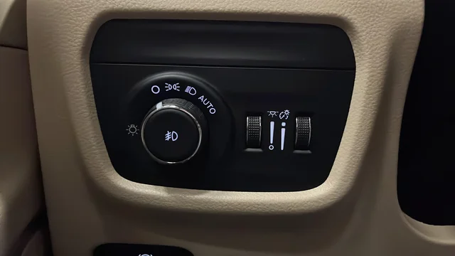 Used 2022 Diamond Black Jeep Limited image 38